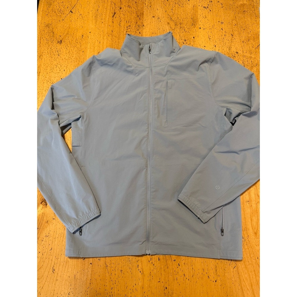 Lululemon Expeditionist Jacket Vented Stretch sz M men Grey 3-pocket  H2o repel.